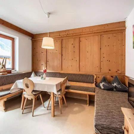 Apartment Cozy Family In The Heart Of The Tztal With A Balcony