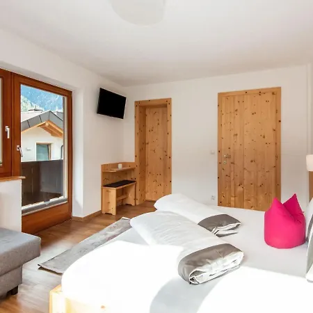 Apartment Cozy Family In The Heart Of The Tztal With A Balcony *